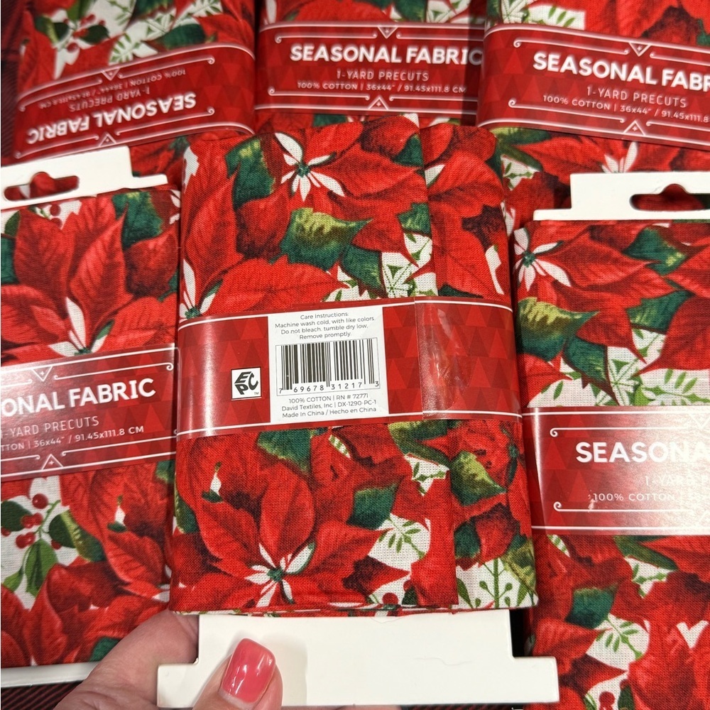 6 yards Seasonal Floral Fabric with Red Poinsettia Design Christmas Holiday NEW - Picture 3 of 6